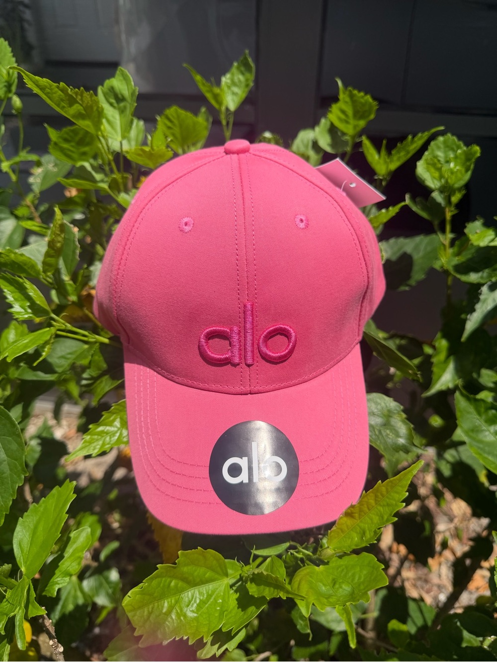 ALO Yoga Off Duty Hot Pink Logo Strapback Cap In Paradise Pink - Picture 10 of 16